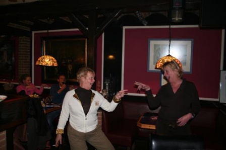 Ine en Anke dansen