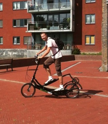 Joost op de Elliptigo