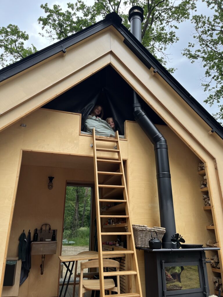 Knus hutje huisje Anna camping hartje groen